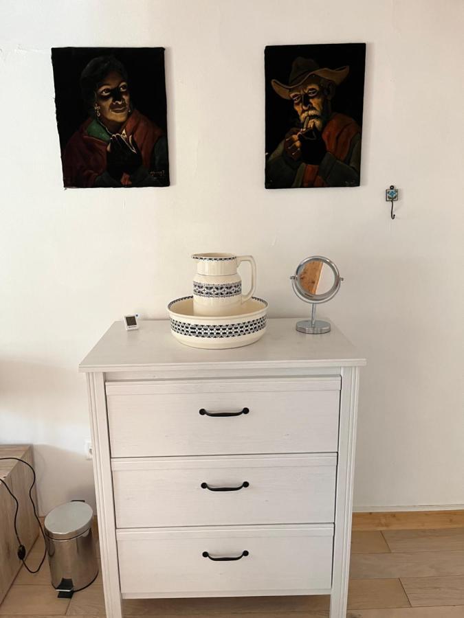 Chambre Papillon Avec Acces Terasse La Neuveville Buitenkant foto