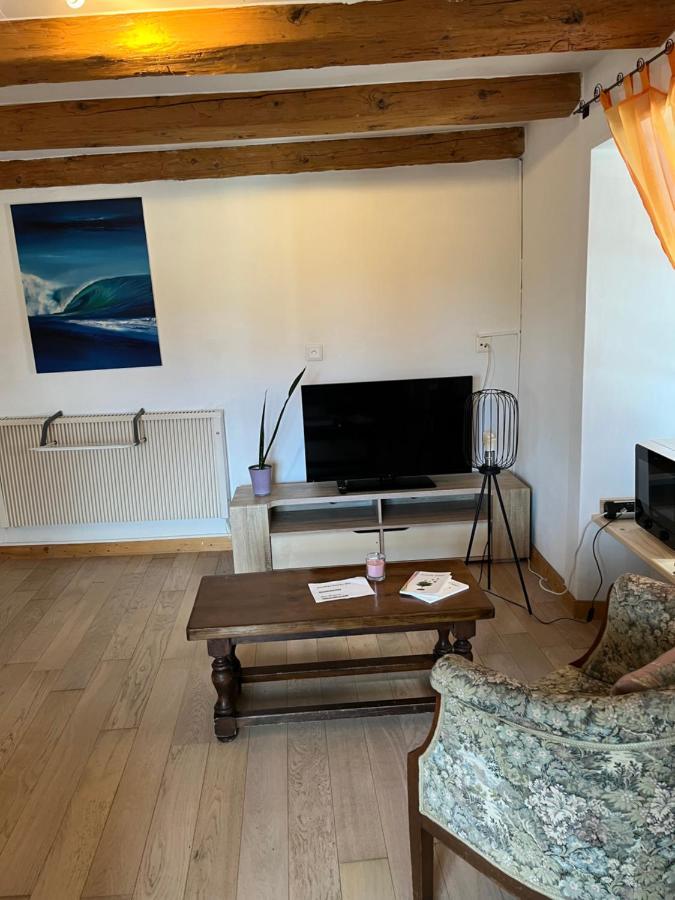 Chambre Papillon Avec Acces Terasse La Neuveville Buitenkant foto